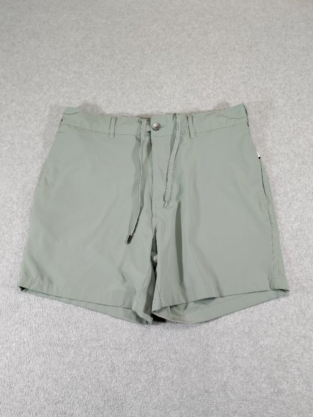 Onia Shorts Mens Large 7 Inseam Light Green Stretch Hybrid Swim Casual